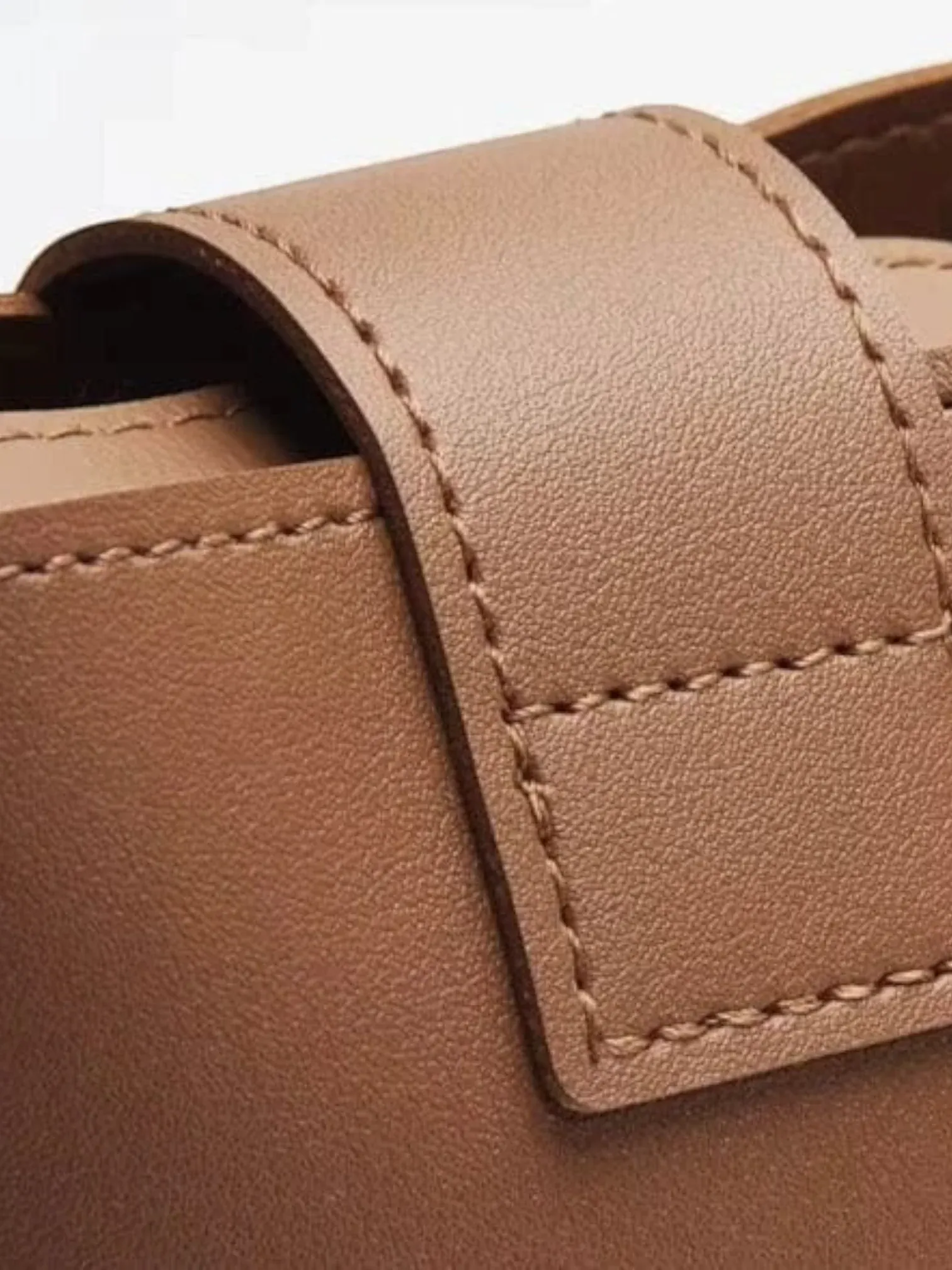 Mini sac seau en cuir vegan Marron