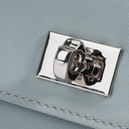 Petit sac a main carré en cuir Bleu Ciel
