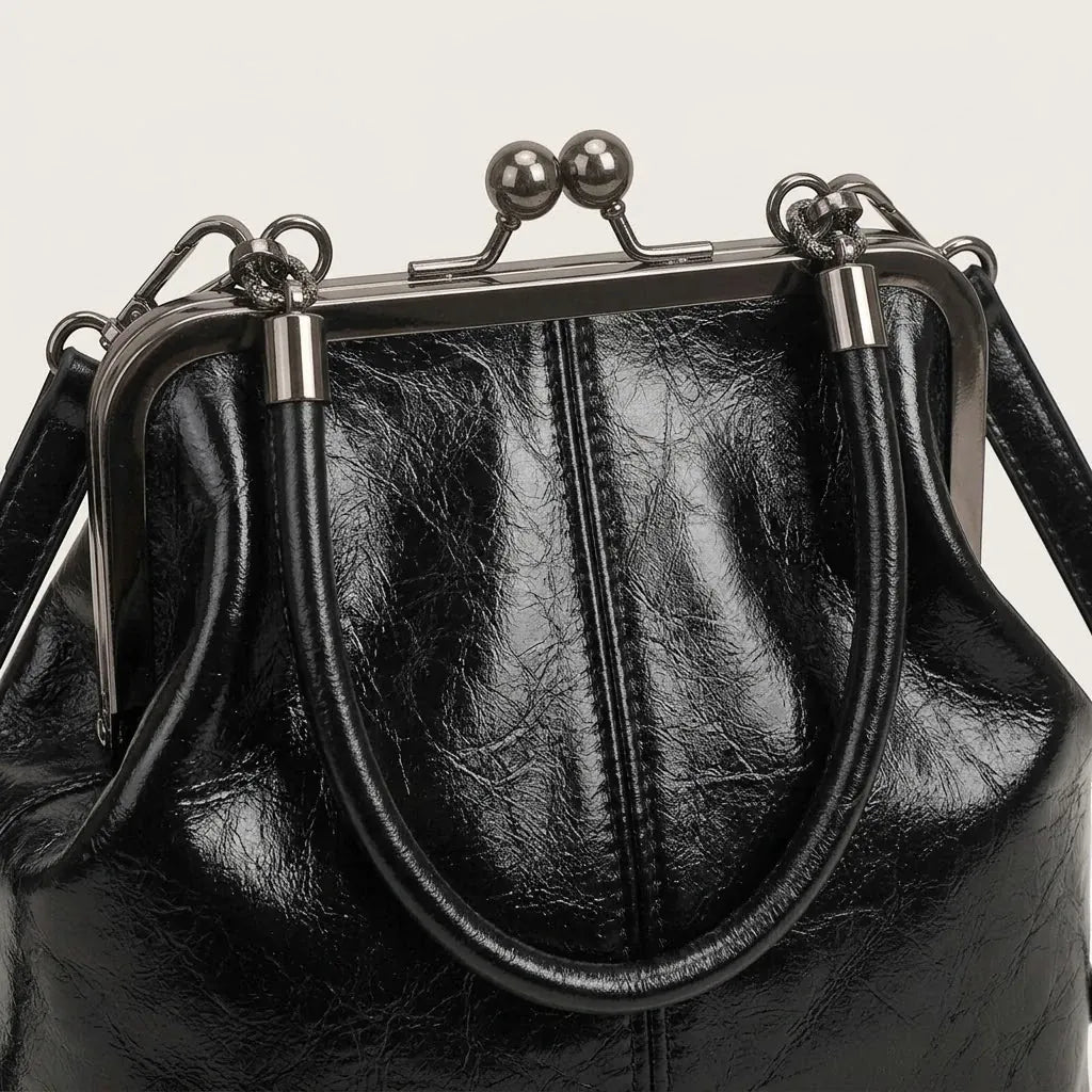 Petit sac à main clipsable en cuir vegan Noir
