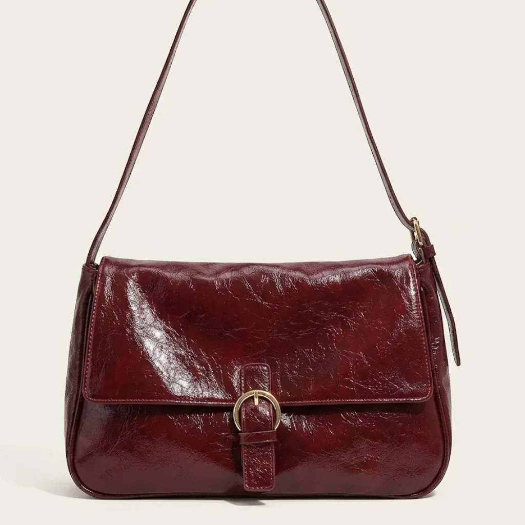 Sac bandoulière rabat similicuir brillant vintage Rouge