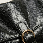 Sac bandoulière rabat similicuir brillant vintage Noir