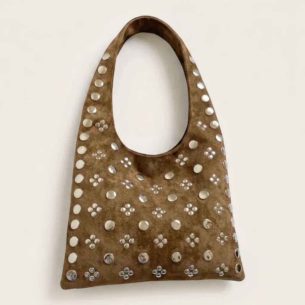 Sac hobo daim vegan clous argentés Marron