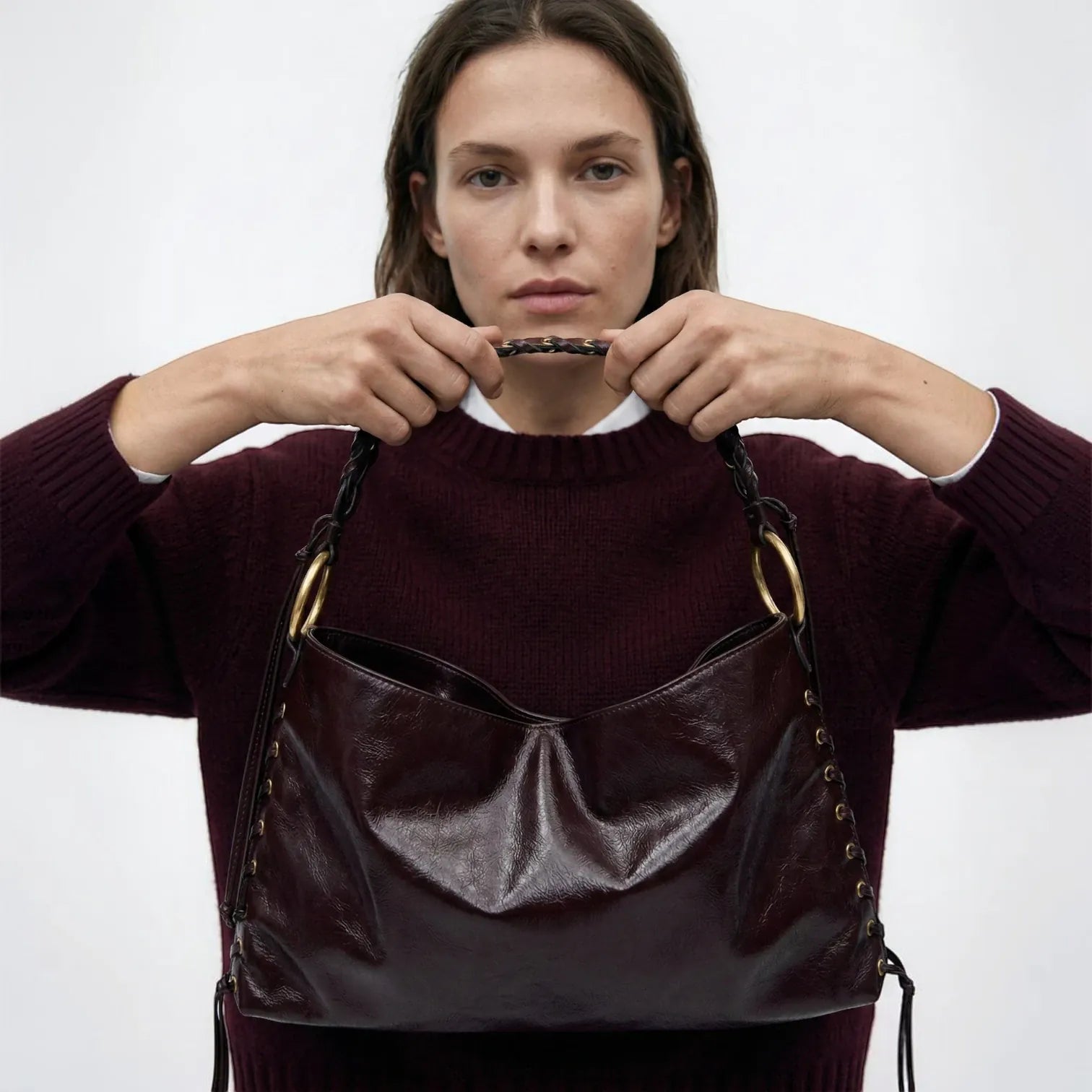 Sac hobo en cuir lacé Acajou