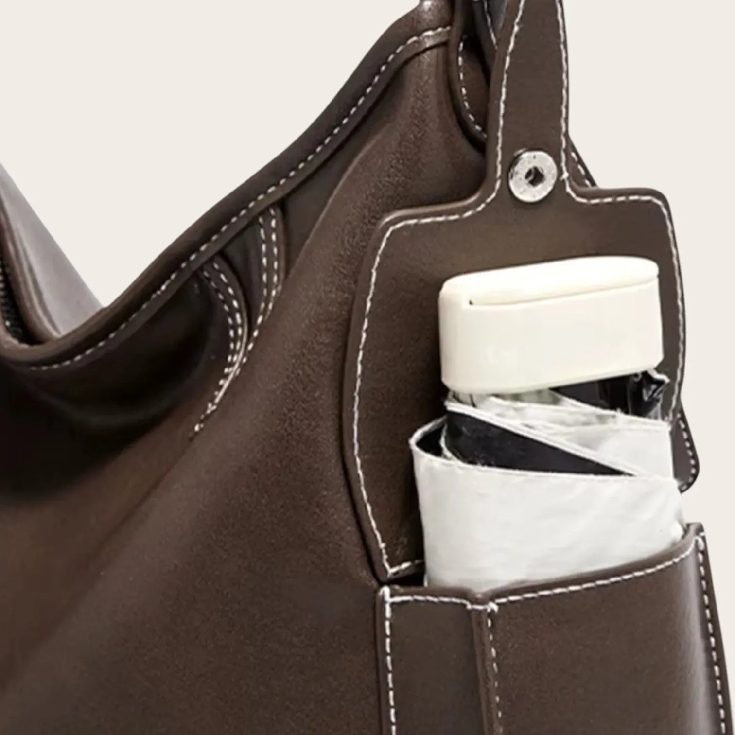 Sac hobo en cuir surpiqué Marron