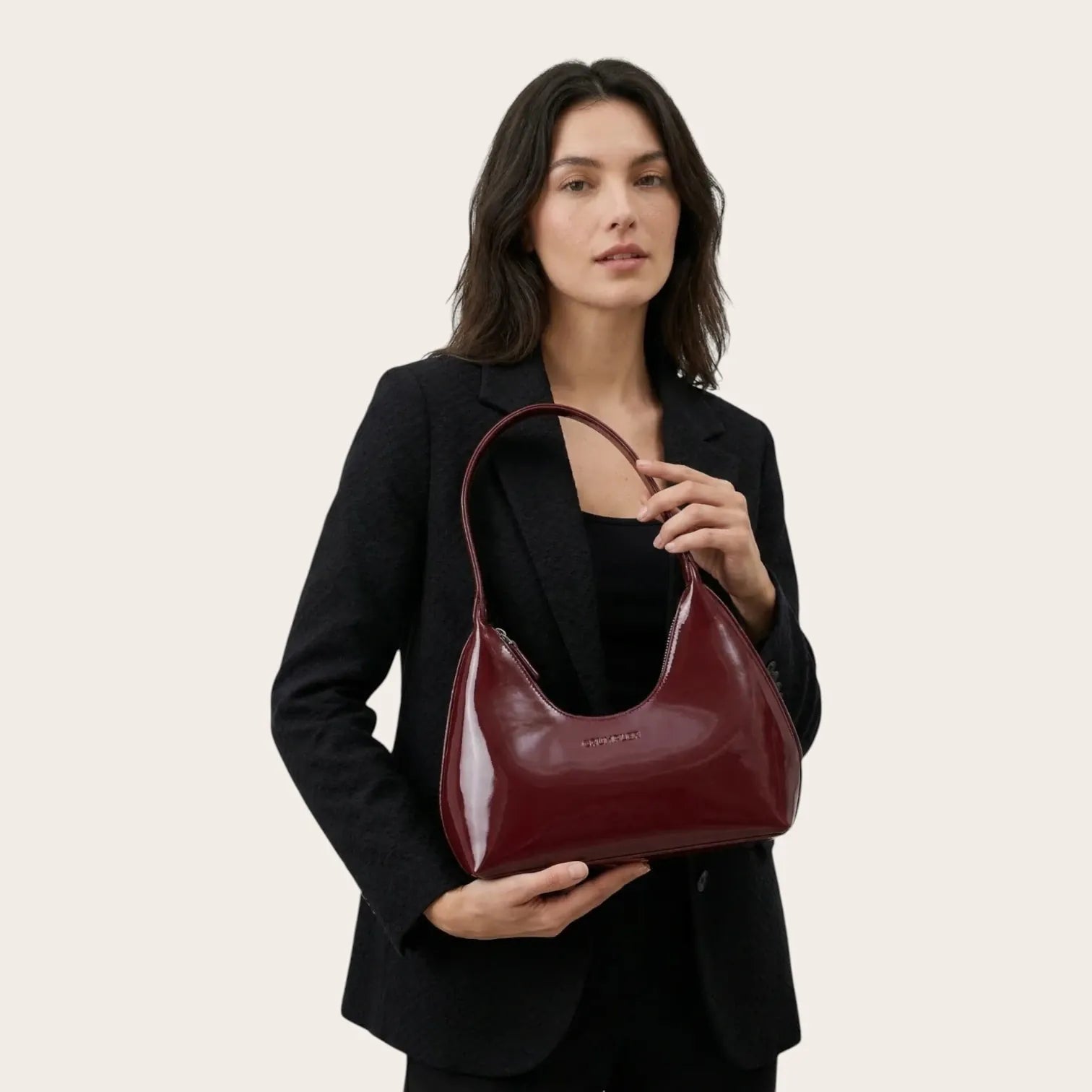 Sac hobo en similicuir lustré Rouge