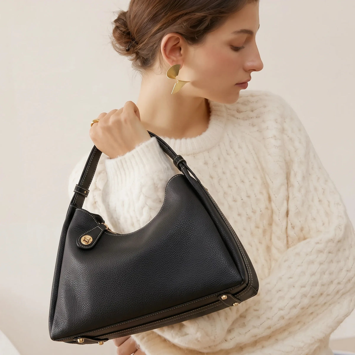 Sac hobo fermoir tourniquet doré Noir