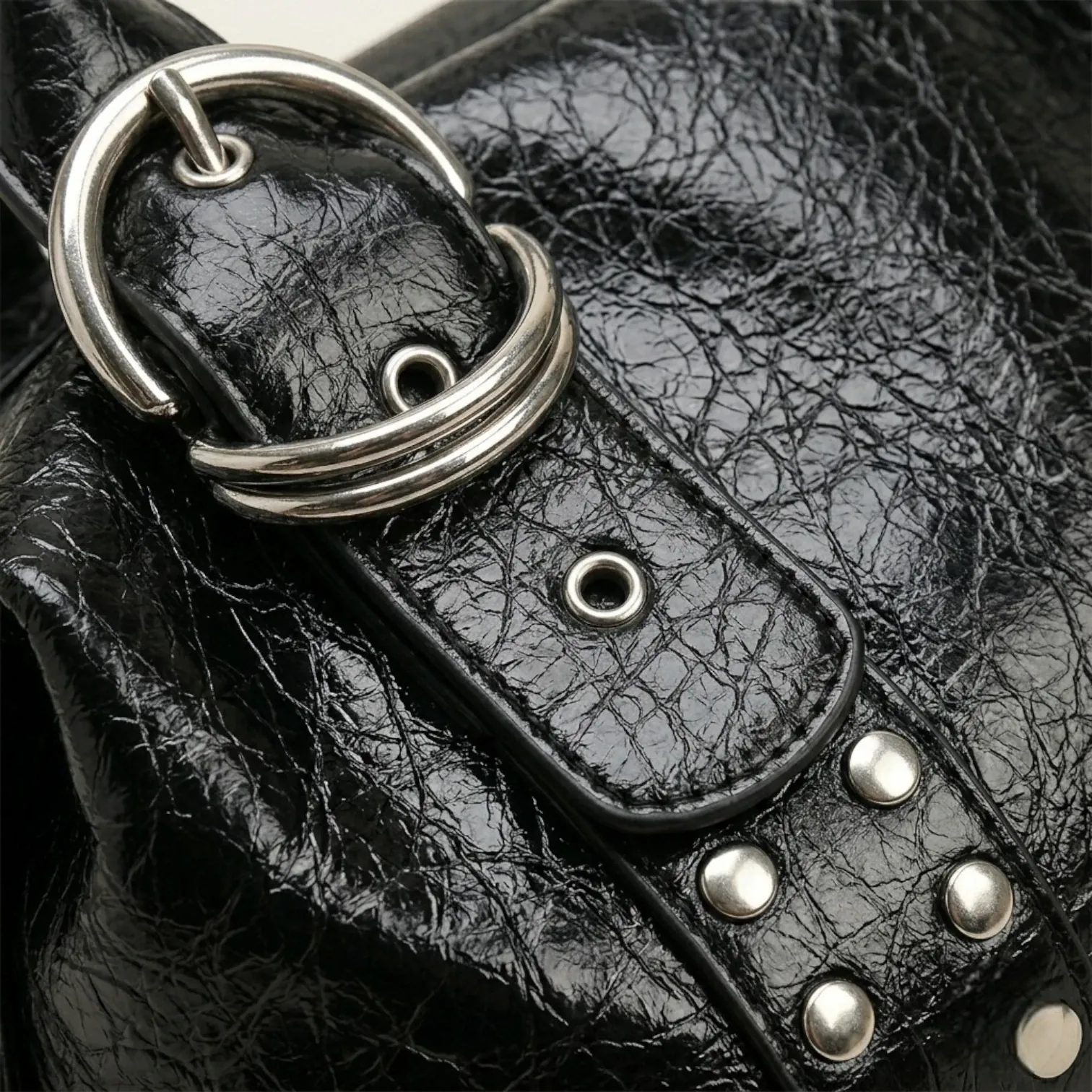 Sac main rock anneaux argentés Noir