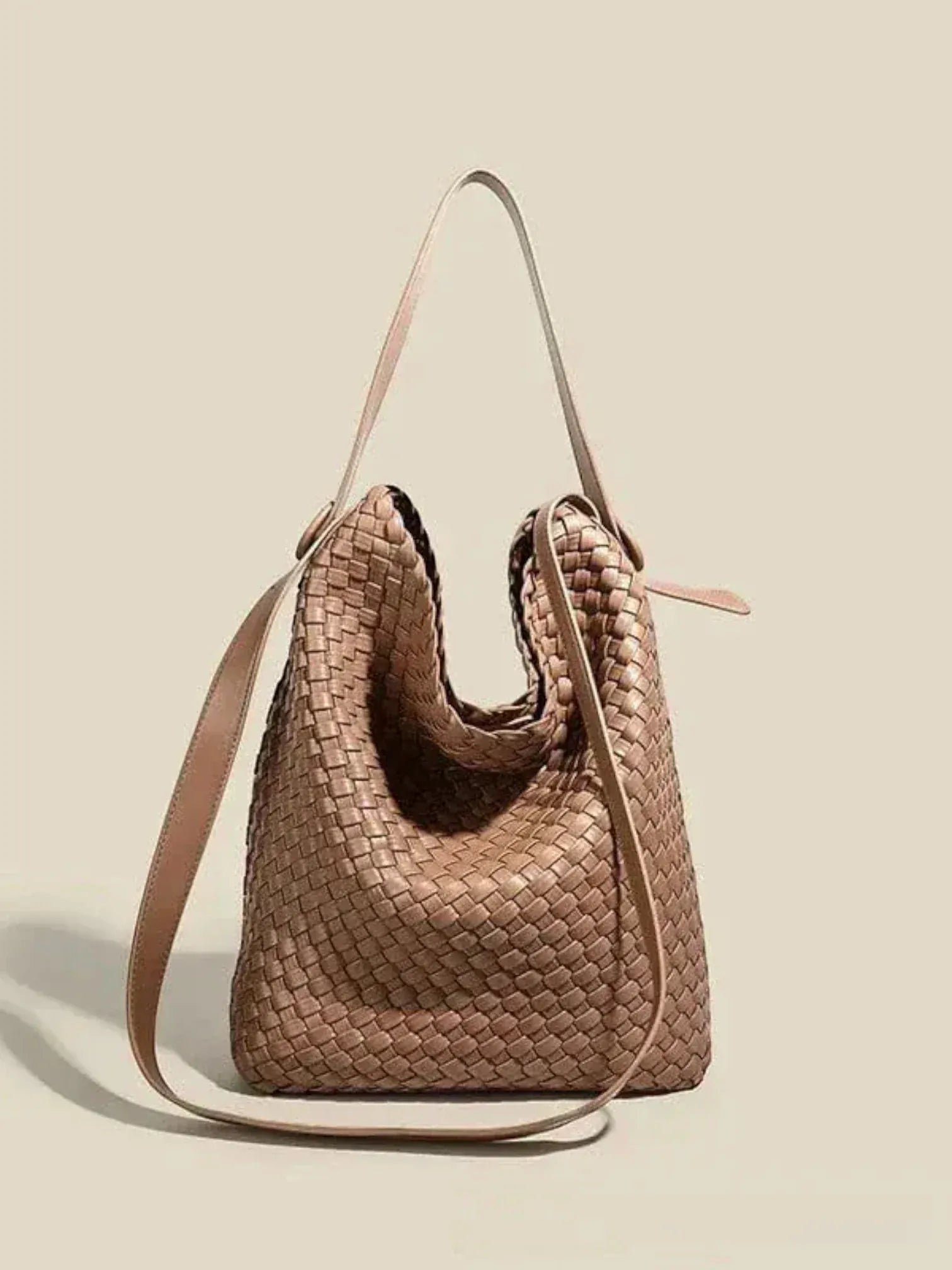 Sac seau arrangé en cuir vegan Camel