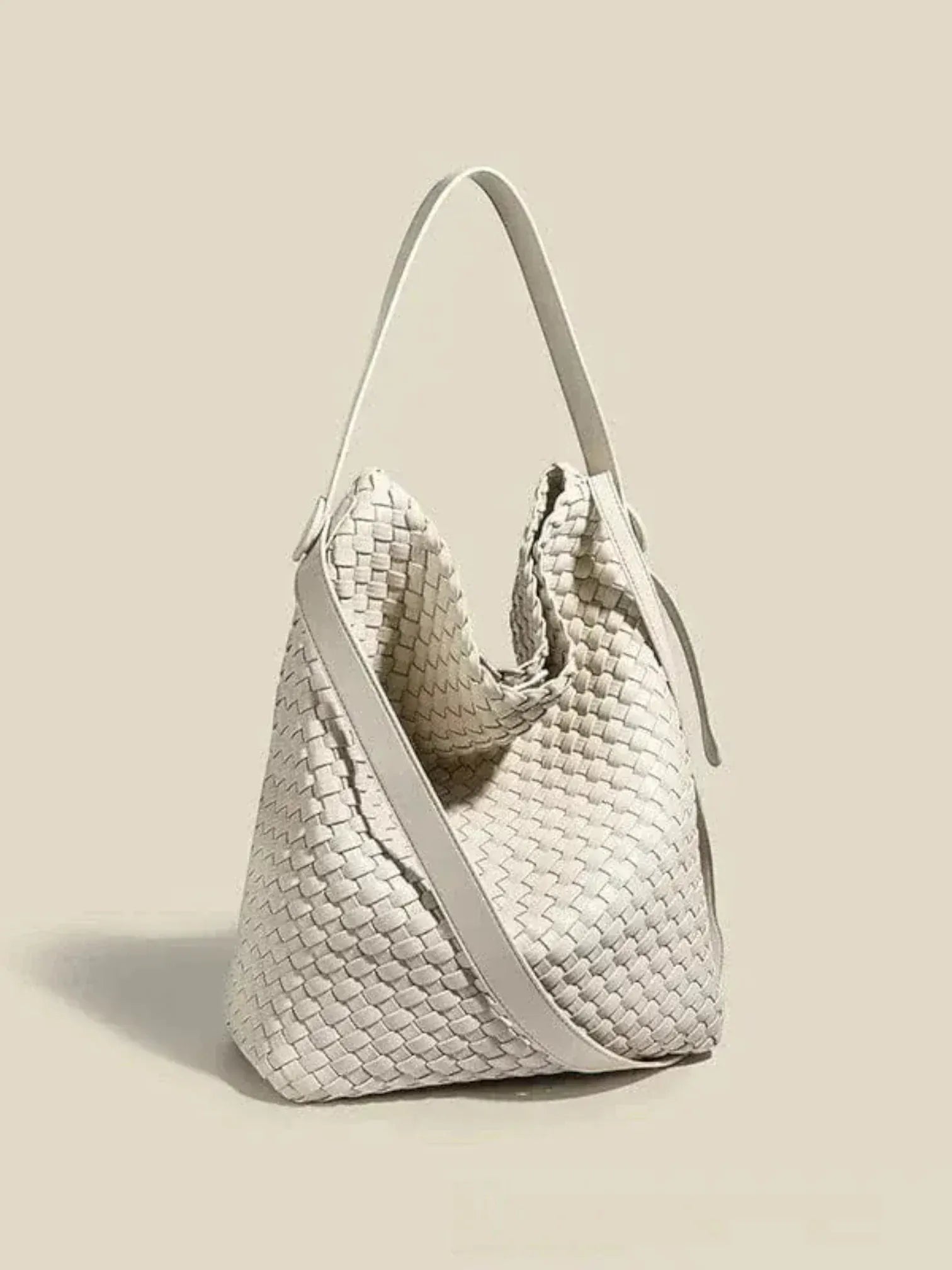 Sac seau arrangé en cuir vegan Ivoire