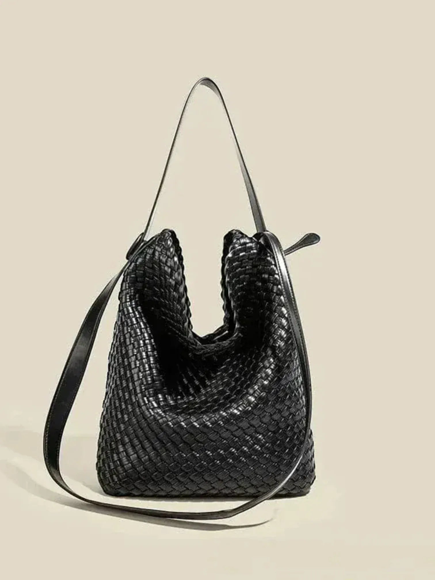 Sac seau arrangé en cuir vegan Noir