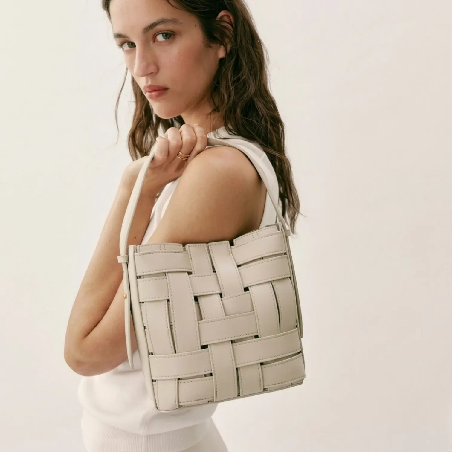 Sac seau cuir vegan tressé surpiqué