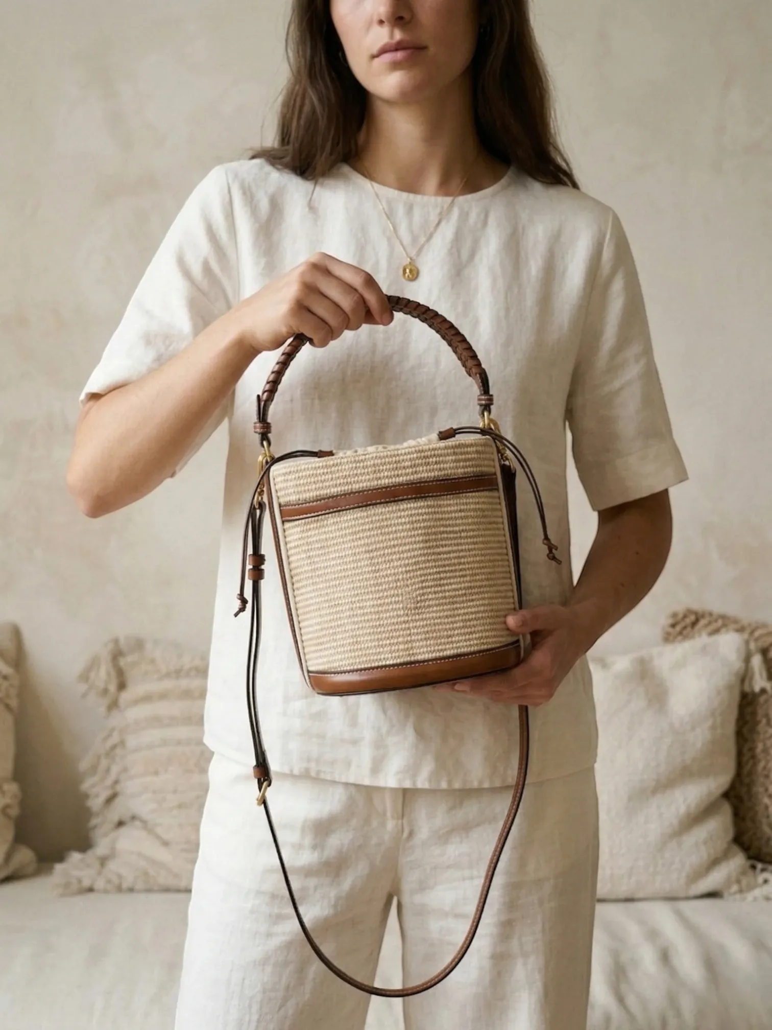 Sac seau paille et cuir